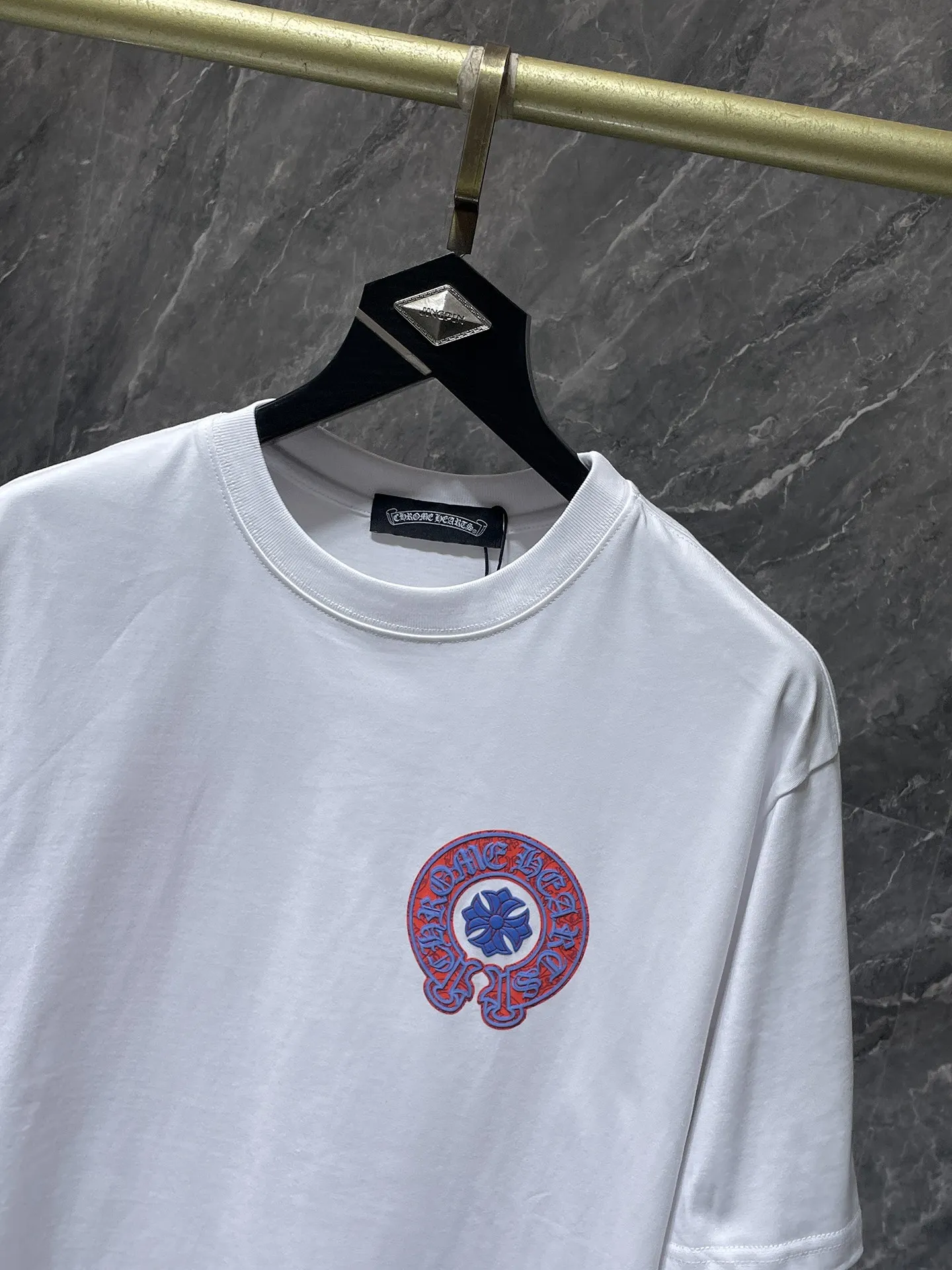 P146 New Chrome Hearts 25ss high version released in summer! ! High-weight, environmentally friendly and high-quality top-quality fabrics 260g~270g Crow Sanskrit horseshoe foam short-sleeves. Counter synchronization. 1:1 replica version. Recommended colors: white, black